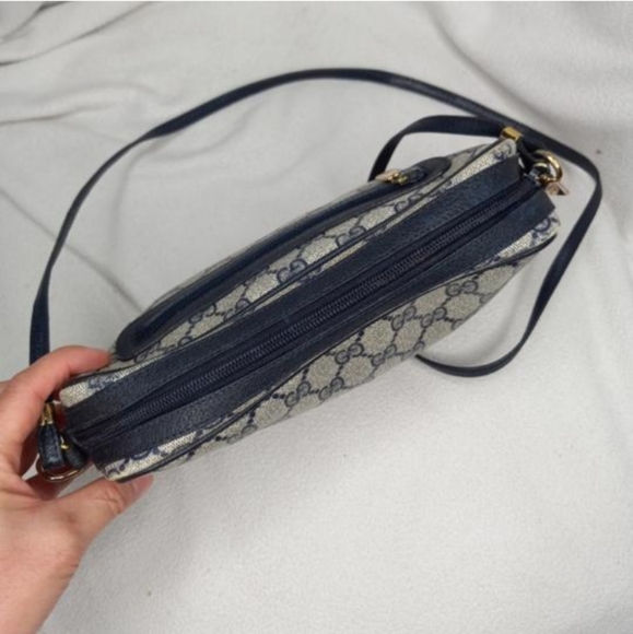 Authentic Vintage Gucci GG Monogram Supreme Camera Crossbody Bag - Picture 7 of 12